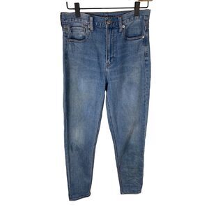 American Eagle Womens Mom Jean Light Wash Size 2